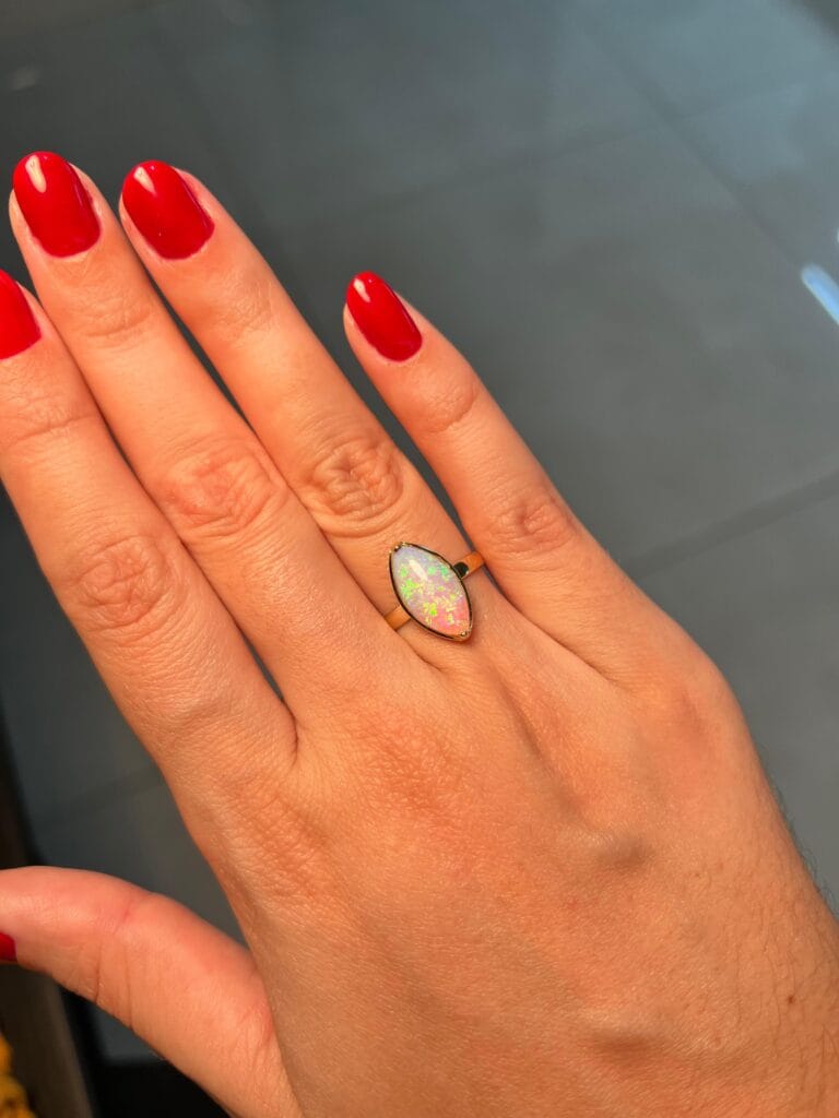 Anel com opala oval — Studio Opala, Pedro II