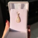 Pingente em Ouro 18k e opala natural extra