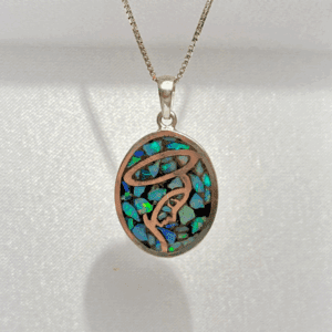 Pingente de nossa sehora em opala