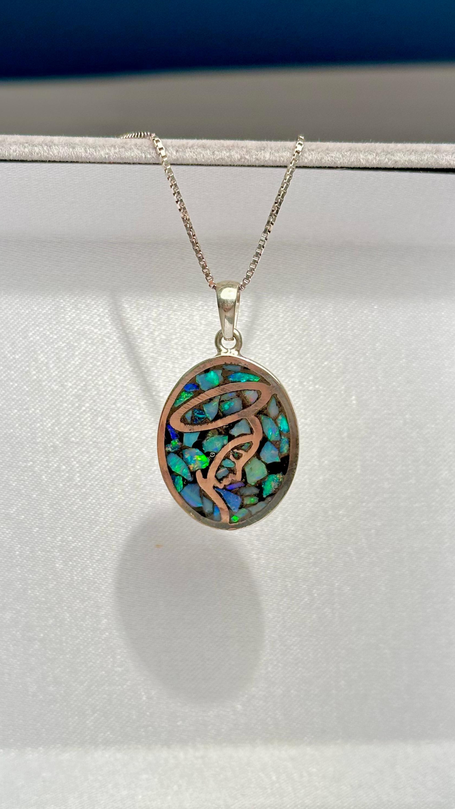 Pingente de nossa sehora em opala