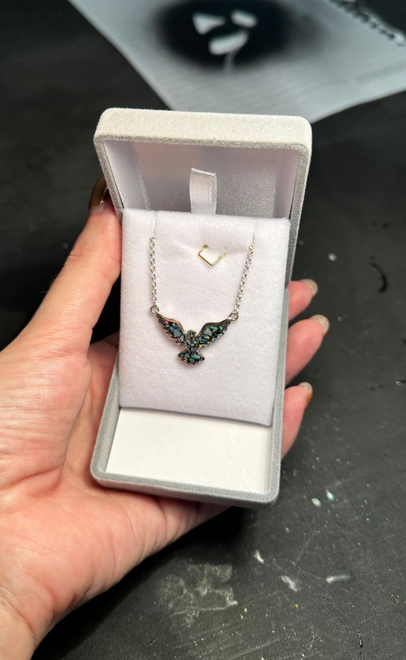 Colar Divino Espírito Santo em prata 925 e 950 com mini opalas naturais