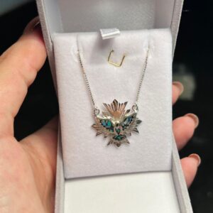 Colar Divino Espírito Santo em prata 925/950 com mini opalas naturais e corrente de 45 cm