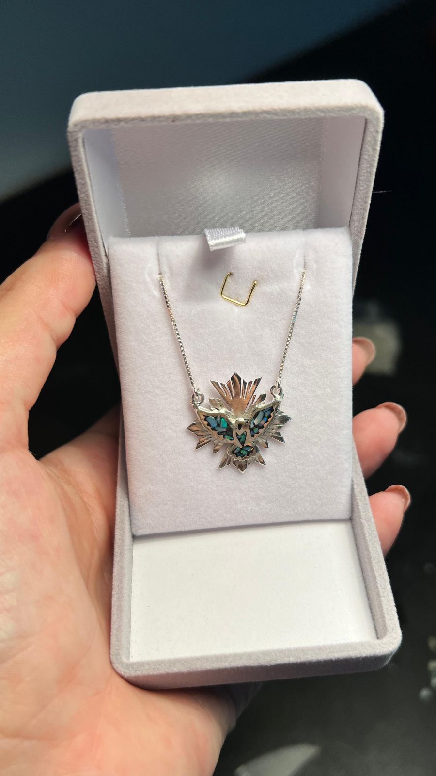 Colar Divino Espírito Santo em prata 925/950 com mini opalas naturais e corrente de 45 cm