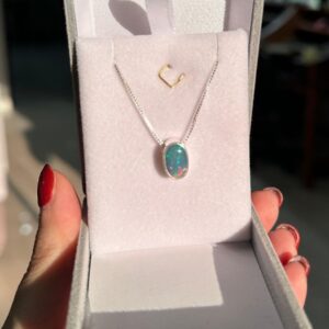 Colar com pingente em prata opala natural doublet