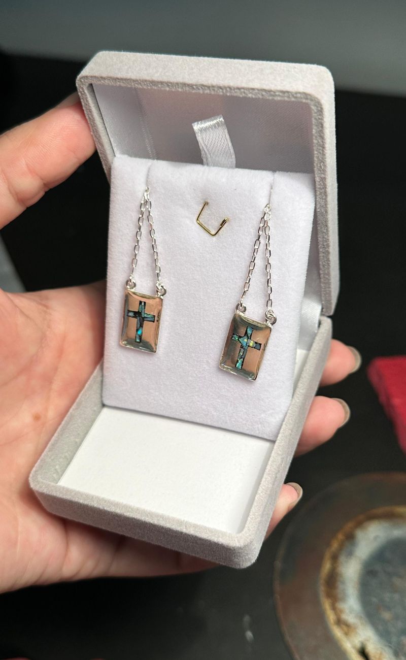 Escapulário em prata 950 e mini opalas