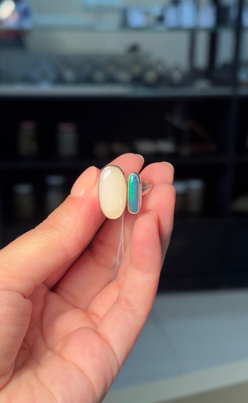 Anel Ajustável em Prata 950 com Opala Natural Doublet e Opala Natural