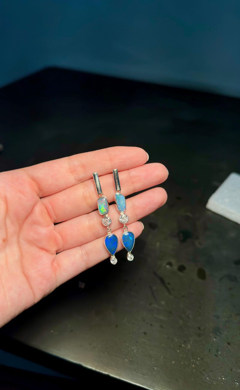 Brinco em prata 950, Opala natural dublet e zirconias