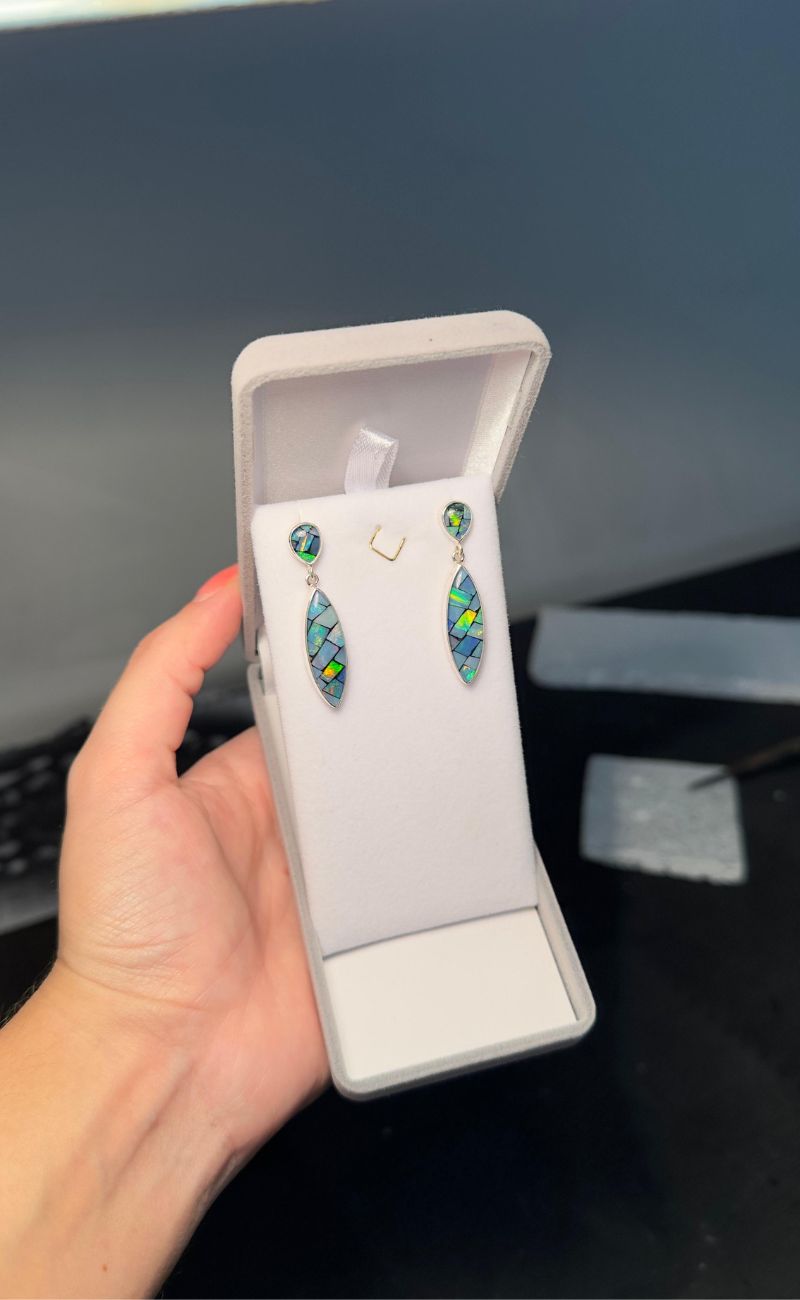 Brincos em prata 950 e mosaicos de opalas naturais - Imagem 3