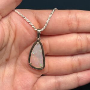 Pingente em Prata 925 com Opala Natural – Beleza, Sofisticação e Exclusividade