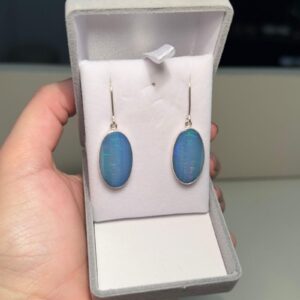 Brinco pêndulo em prata 950 com opalas naturais