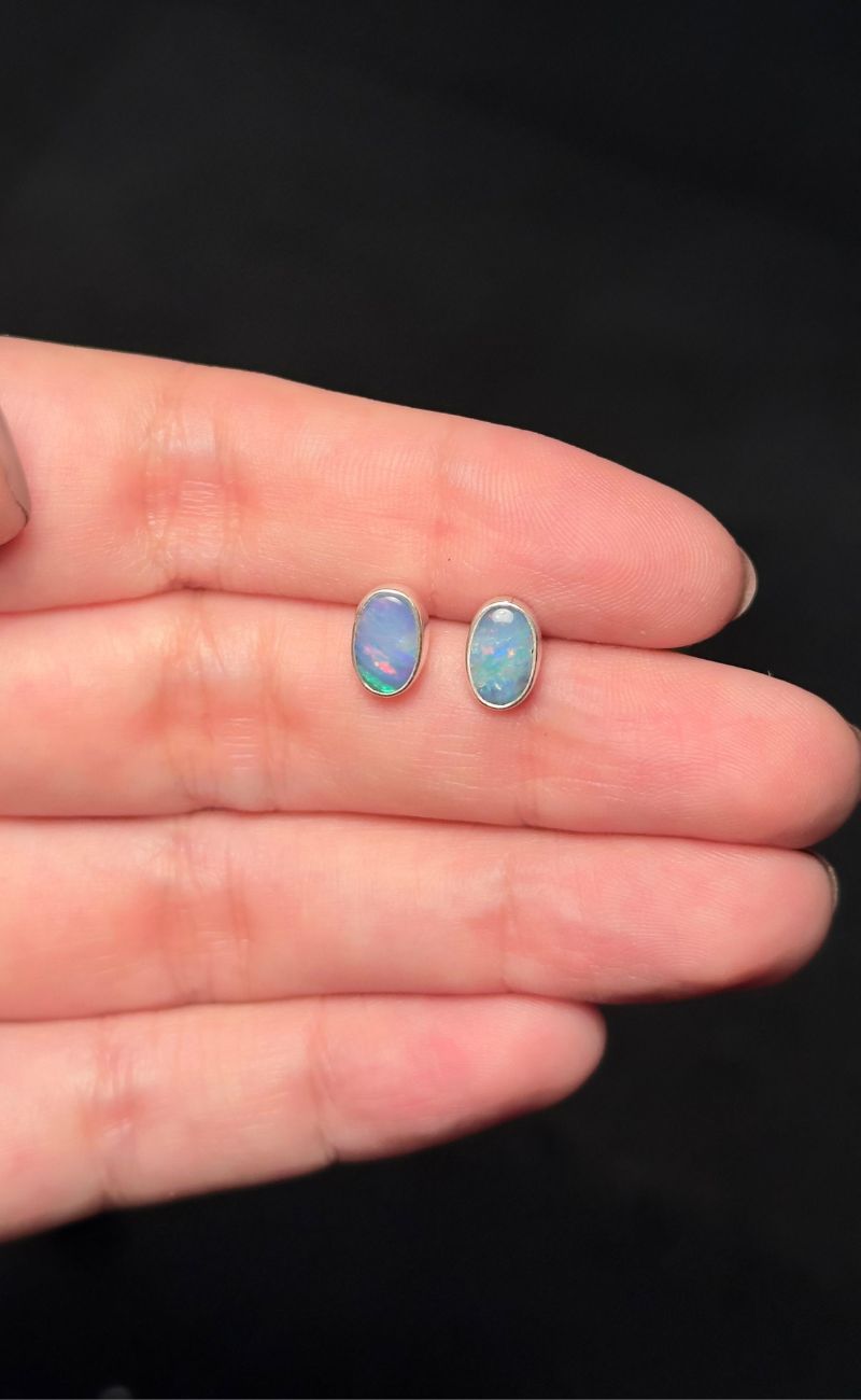 Brinco fixo em prata 950 e opalas naturais doublet